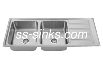 La vasca a doppia tazza in acciaio inossidabile è perfetta per le cucine commerciali
