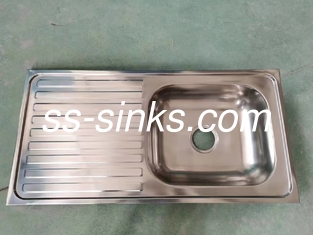 Lavabo da cucina in acciaio con scaricatore di cascami inclusi resistente all' arrugine