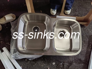 1.0mm 1.2mm Spessore Undermount Acciaio inossidabile Lavatorio di cucina Disegno di armadio rettangolare Facile installazione