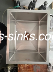 Undermount Single Bowl Sink in nero risparmio di spazio e funzionale