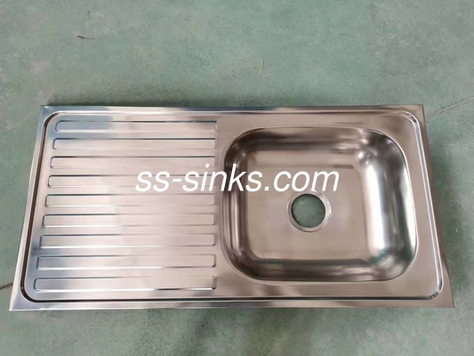 Lavabo da cucina in acciaio con scaricatore di cascami inclusi resistente all' arrugine