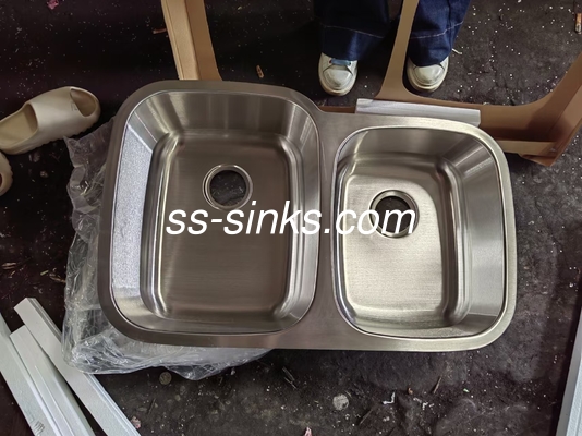 1.0mm 1.2mm Spessore Undermount Acciaio inossidabile Lavatorio di cucina Disegno di armadio rettangolare Facile installazione