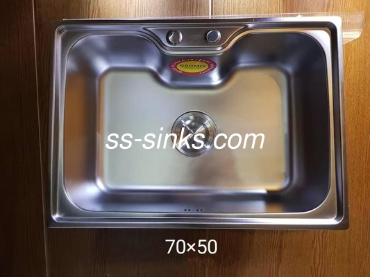 Migliora la tua cucina con un rubinetto da cucina montato sul ponte con dimensioni da 30 x 17 pollici