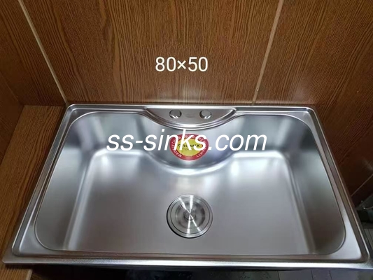 Migliora la tua cucina con un rubinetto da cucina montato sul ponte con dimensioni da 30 x 17 pollici