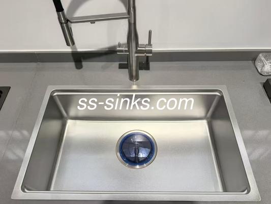 Lavabo singolo in acciaio inossidabile personalizzato per cucina quadrata e design senza tempo