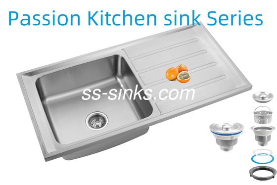 Lavello da cucina moderno con scarico posteriore e scolapiatti per cucine contemporanee