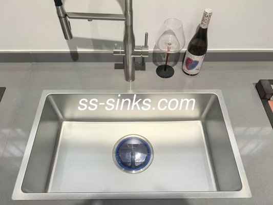 Lavabo singolo in acciaio inossidabile personalizzato per cucina quadrata e design senza tempo